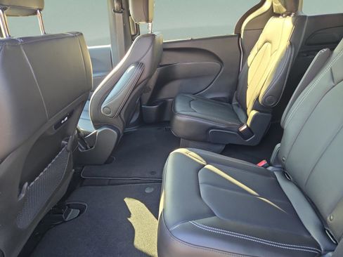 New 2026 Chrysler Pacifica Select image 21