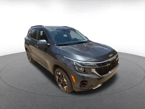 Used 2025 Kia Seltos S FWD image 2