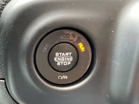 Used 2019 Jeep Wrangler Unlimited Sahara AWD/4WD image 27