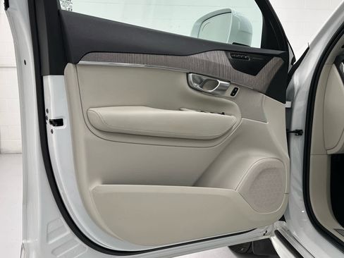 Used 2024 Volvo XC90 B5 Plus image 25