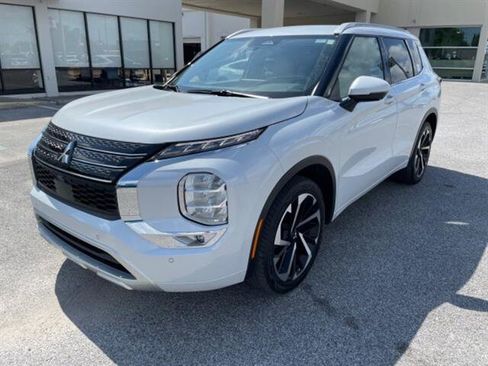 Used 2023 Mitsubishi Outlander SEL image 3