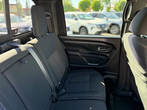 Used 2019 Nissan Titan SV w/ SV Convenience Package AWD/4WD image 29