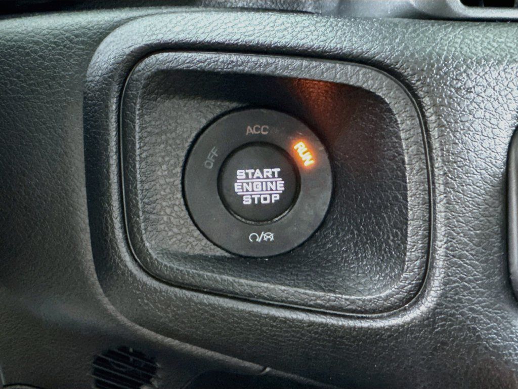 Used 2024 Jeep Wrangler Unlimited AWD/4WD image 21