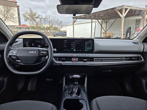 Used 2025 Kia K4 LXS image 24