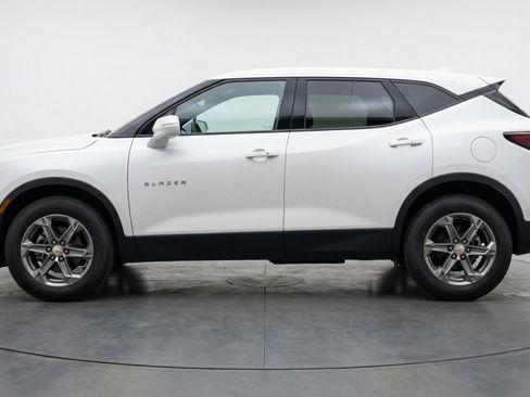 Used 2025 Chevrolet Blazer LT FWD image 5