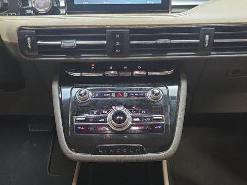 Used 2021 Lincoln Corsair Standard image 24