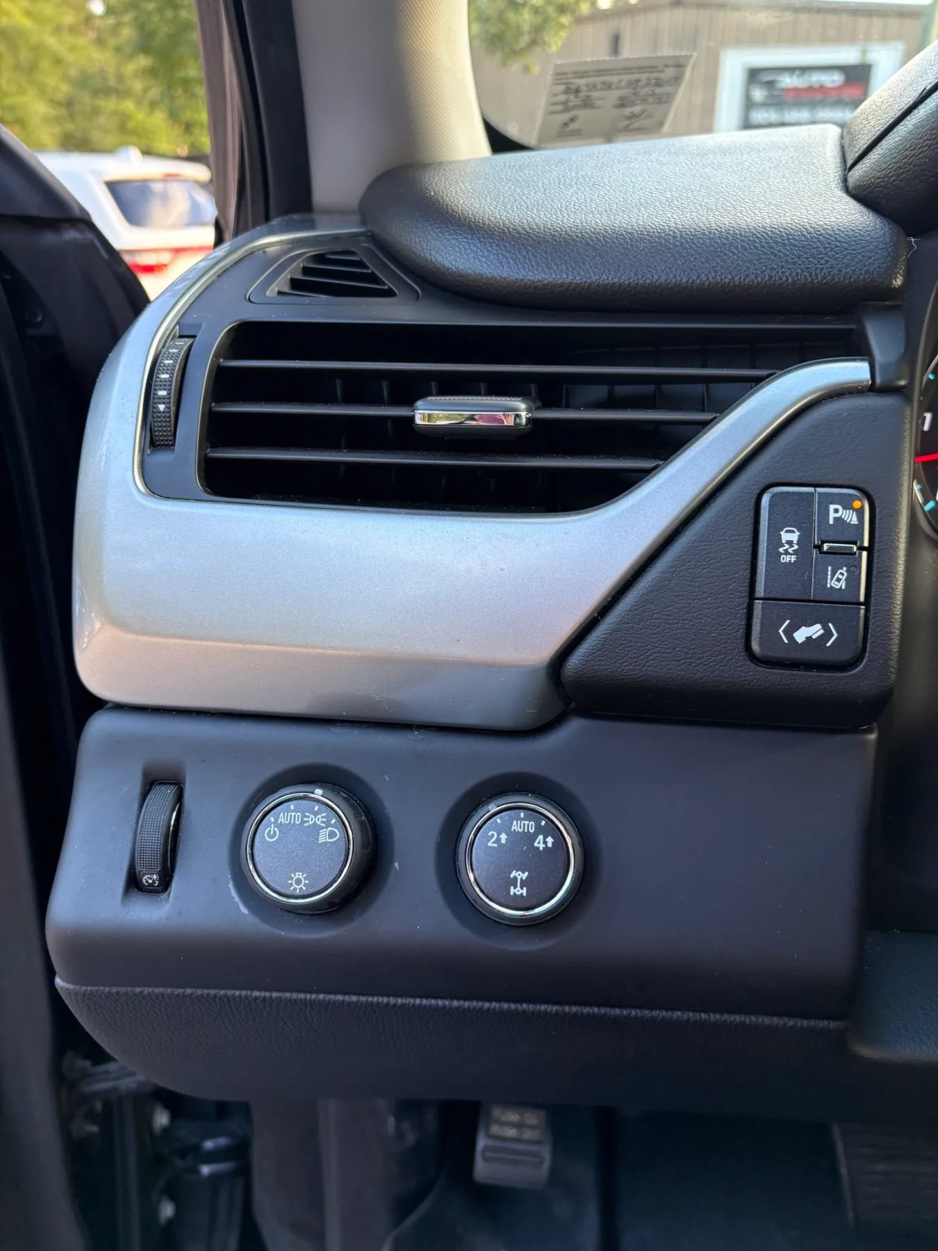 Used 2015 Chevrolet Tahoe LT AWD/4WD image 13