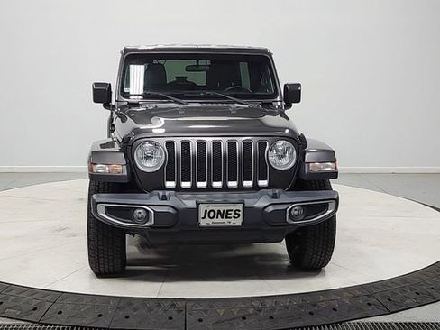 Used 2018 Jeep Wrangler Unlimited Sahara AWD/4WD image 2