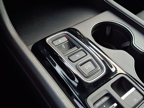 Used 2025 Honda Pilot Sport image 15
