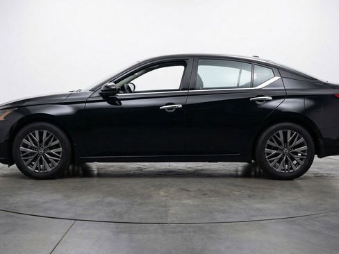 Used 2025 Nissan Altima 2.5 SV image 3