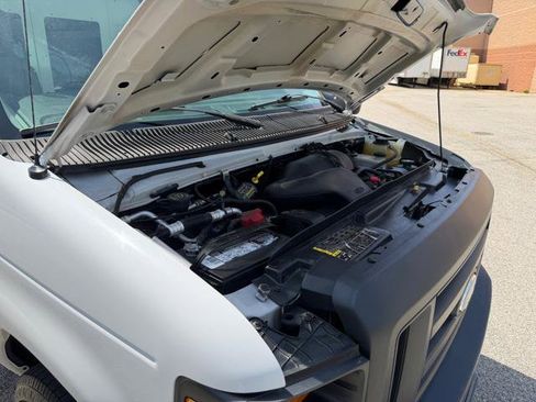 Used 2014 Ford E-250 and Econoline 250 w/ Power Group image 39