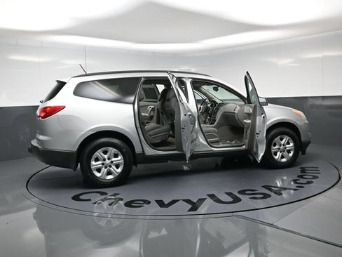 Used 2011 Chevrolet Traverse LS FWD image 25