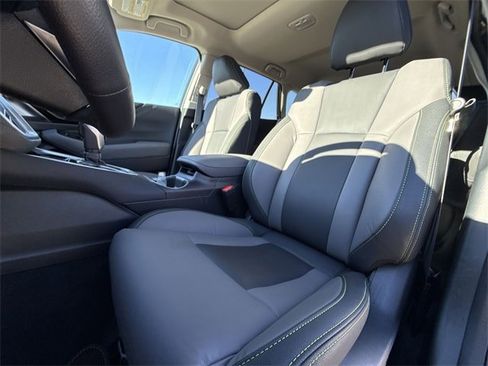 Used 2025 Subaru Outback Onyx Edition image 11