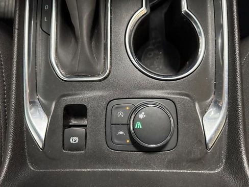 Used 2023 Chevrolet Traverse LT FWD image 9