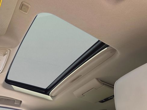 Used 2015 Cadillac Escalade Luxury image 20