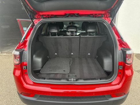 Used 2025 Jeep Compass Limited image 31