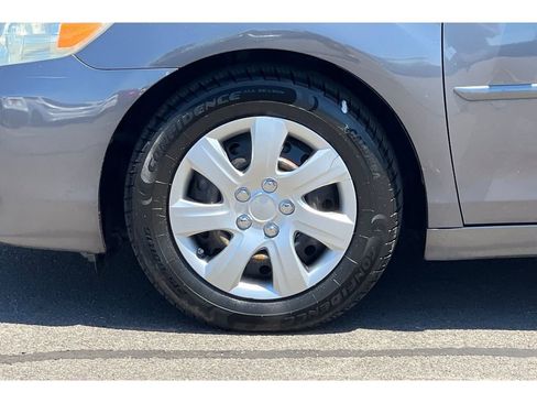 Used 2011 Toyota Camry LE image 25