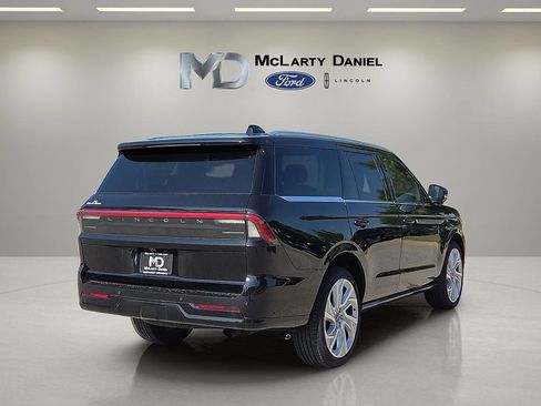 Certified 2025 Lincoln Navigator Reserve AWD/4WD image 5