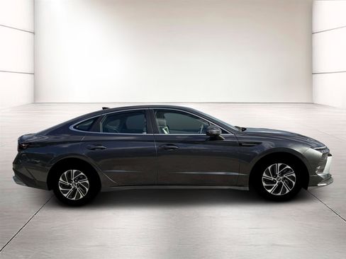 New 2026 Hyundai Sonata Blue FWD image 9