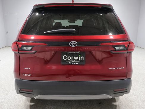 Used 2024 Toyota Grand Highlander AWD image 3