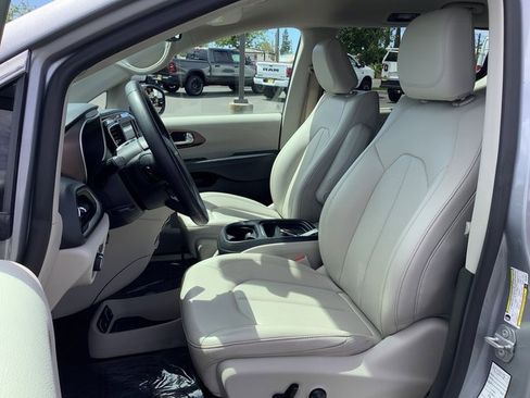 Used 2021 Chrysler Voyager Lxi image 8