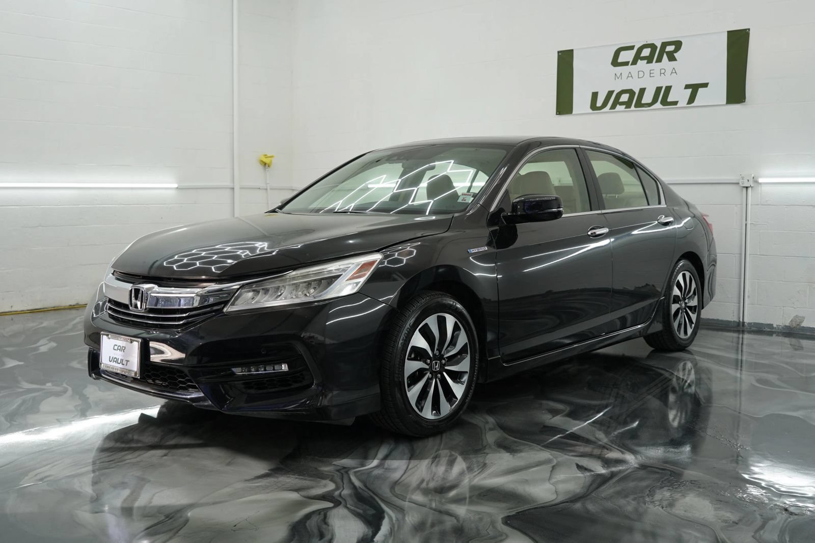 Used 2017 Honda Accord Touring image 1