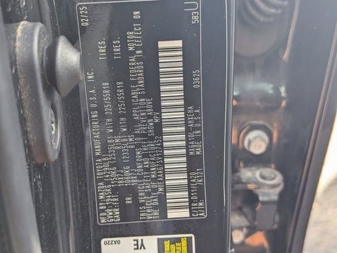 Used 2025 Toyota Corolla Cross XLE image 33