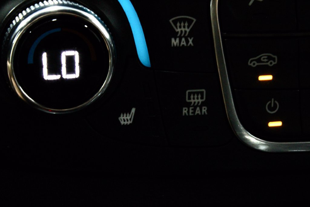 Used 2023 Chevrolet Traverse LT FWD image 4