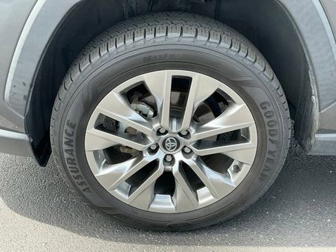 Used 2020 Toyota RAV4 Limited FWD image 12