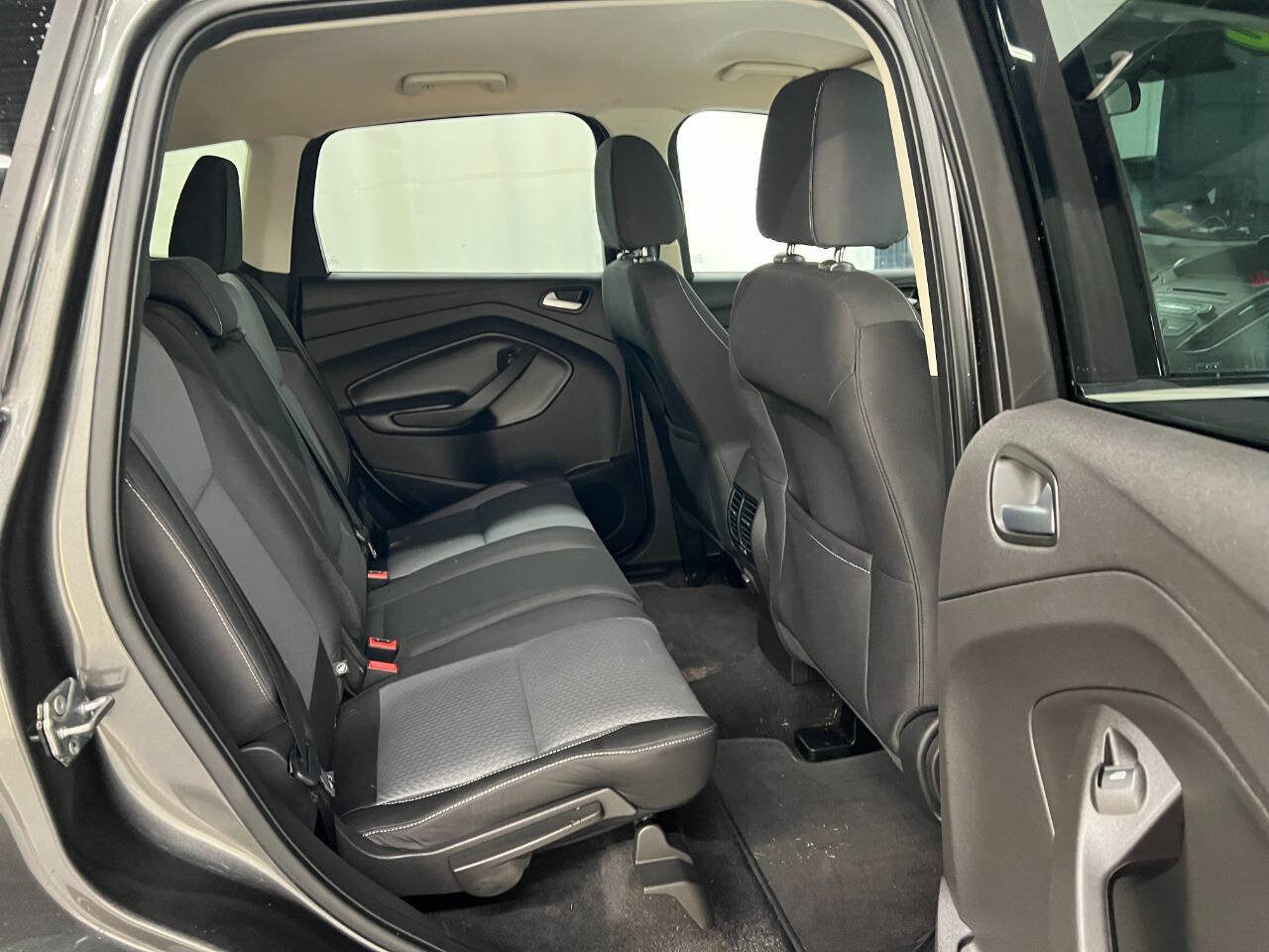 Used 2017 Ford Escape SE FWD image 10