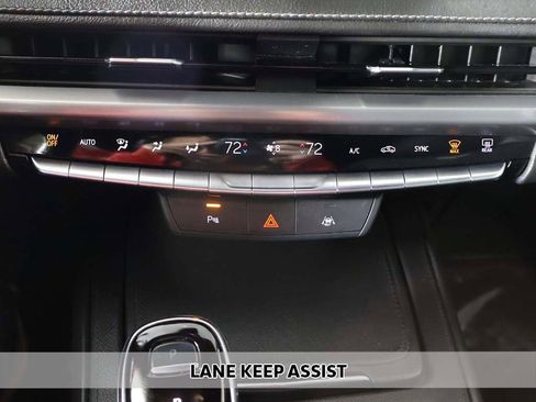 Used 2024 Cadillac XT4 Premium Luxury image 4