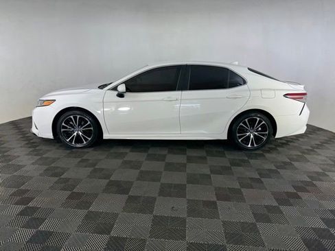 Used 2020 Toyota Camry SE FWD image 4