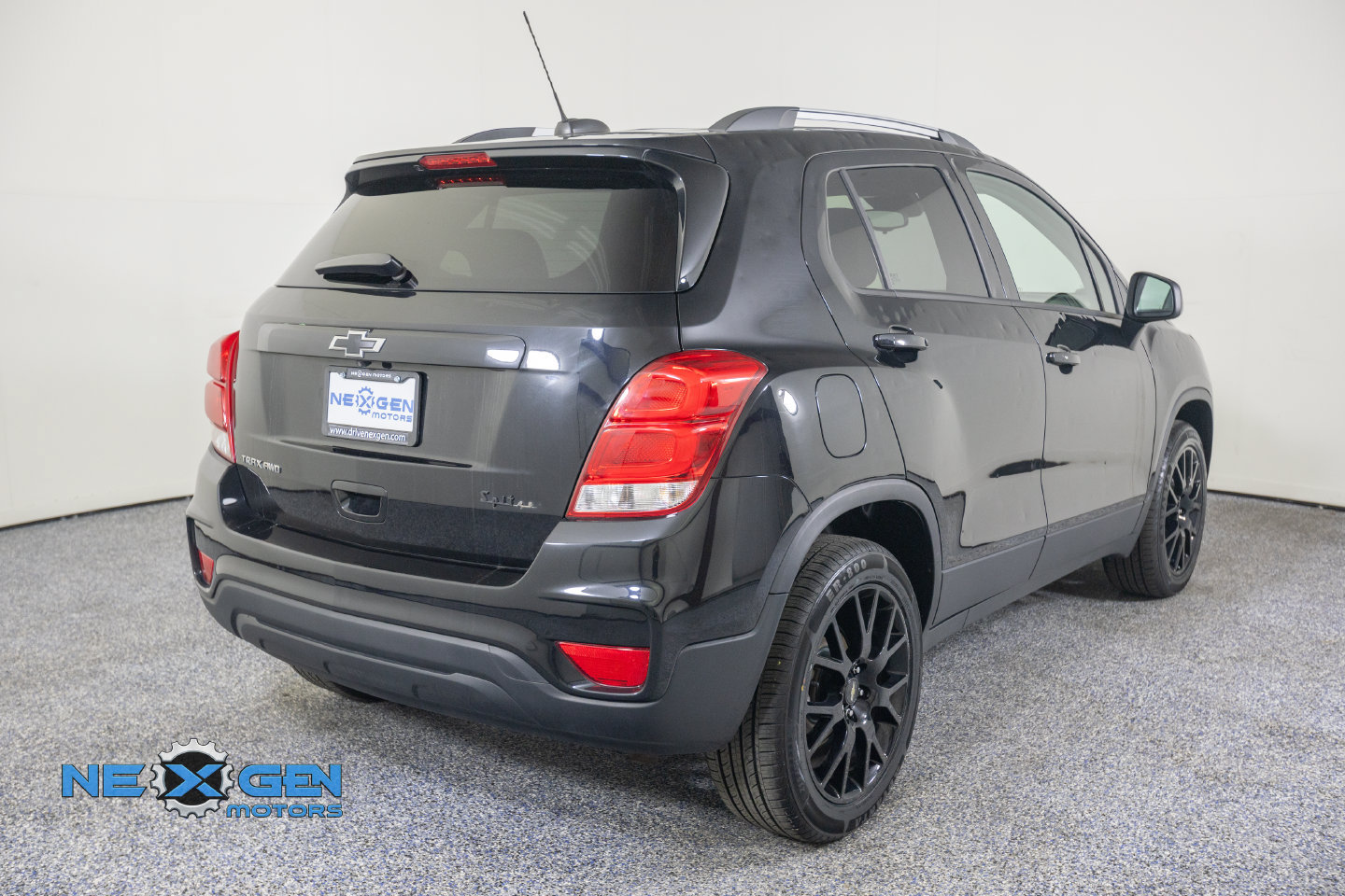 Used 2022 Chevrolet Trax LT w/ Midnight Edition AWD/4WD image 8