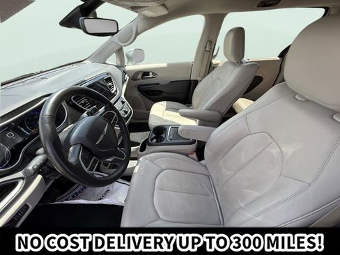 Used 2020 Chrysler Pacifica Touring-L Plus w/ Advanced Safetytec Group FWD image 9