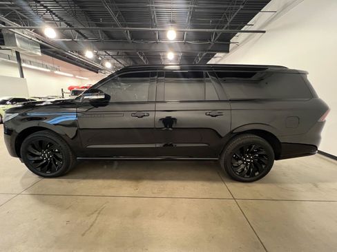 Used 2025 Lincoln Navigator L Reserve w/ Jet Appearance Package AWD/4WD image 6