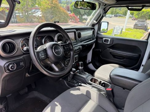 Used 2023 Jeep Wrangler Sport AWD/4WD image 16