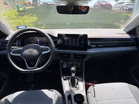 Used 2025 Volkswagen Jetta SE w/ Sunroof Package FWD image 22