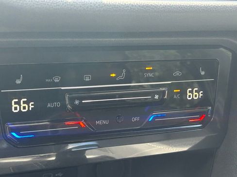 Certified 2022 Volkswagen Tiguan SE R-Line image 56