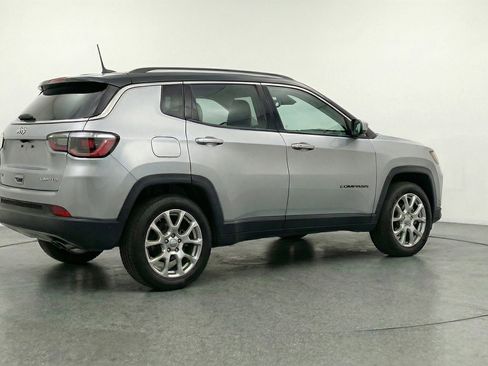 Used 2025 Jeep Compass Limited image 9