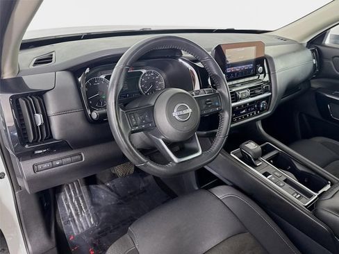 Certified 2024 Nissan Pathfinder SV FWD image 10