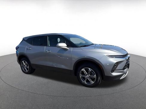 Used 2026 Chevrolet Blazer LT FWD image 2