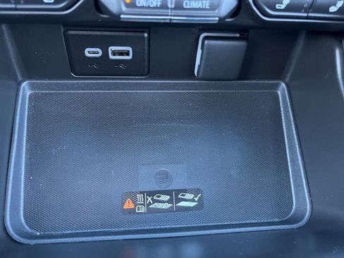 Used 2024 Chevrolet Tahoe Z71 image 19