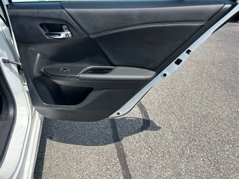 Used 2017 Honda Accord Sport image 14