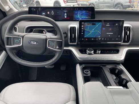 New 2026 Ford Expedition Max Platinum image 4
