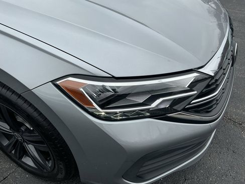 Certified 2023 Volkswagen Jetta SE w/ Panoramic Sunroof Package image 28