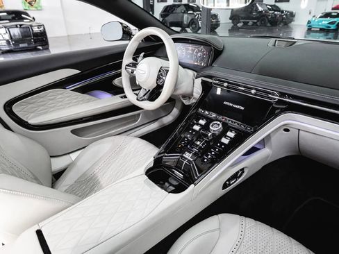 Used 2024 Aston Martin DB12 Convertible RWD image 30