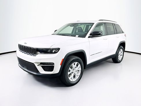 Used 2023 Jeep Grand Cherokee Limited image 3