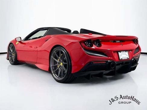Used 2022 Ferrari F8 Tributo RWD image 5