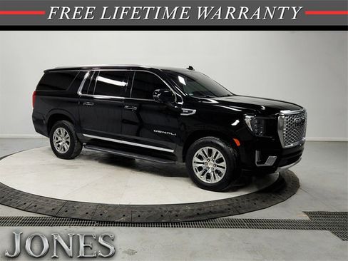 Used 2021 GMC Yukon XL Denali image 1