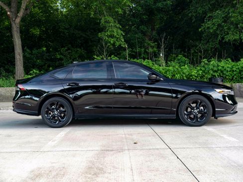Used 2025 Honda Accord SE image 10